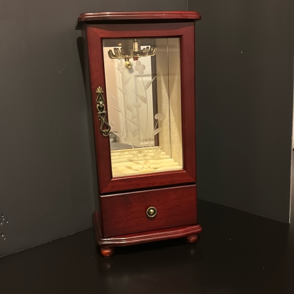 Jewelry box